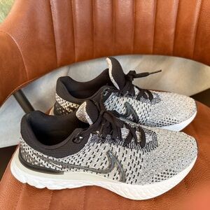 Nike React Infinity Run Flyknit 3
'Black Grey Fog'